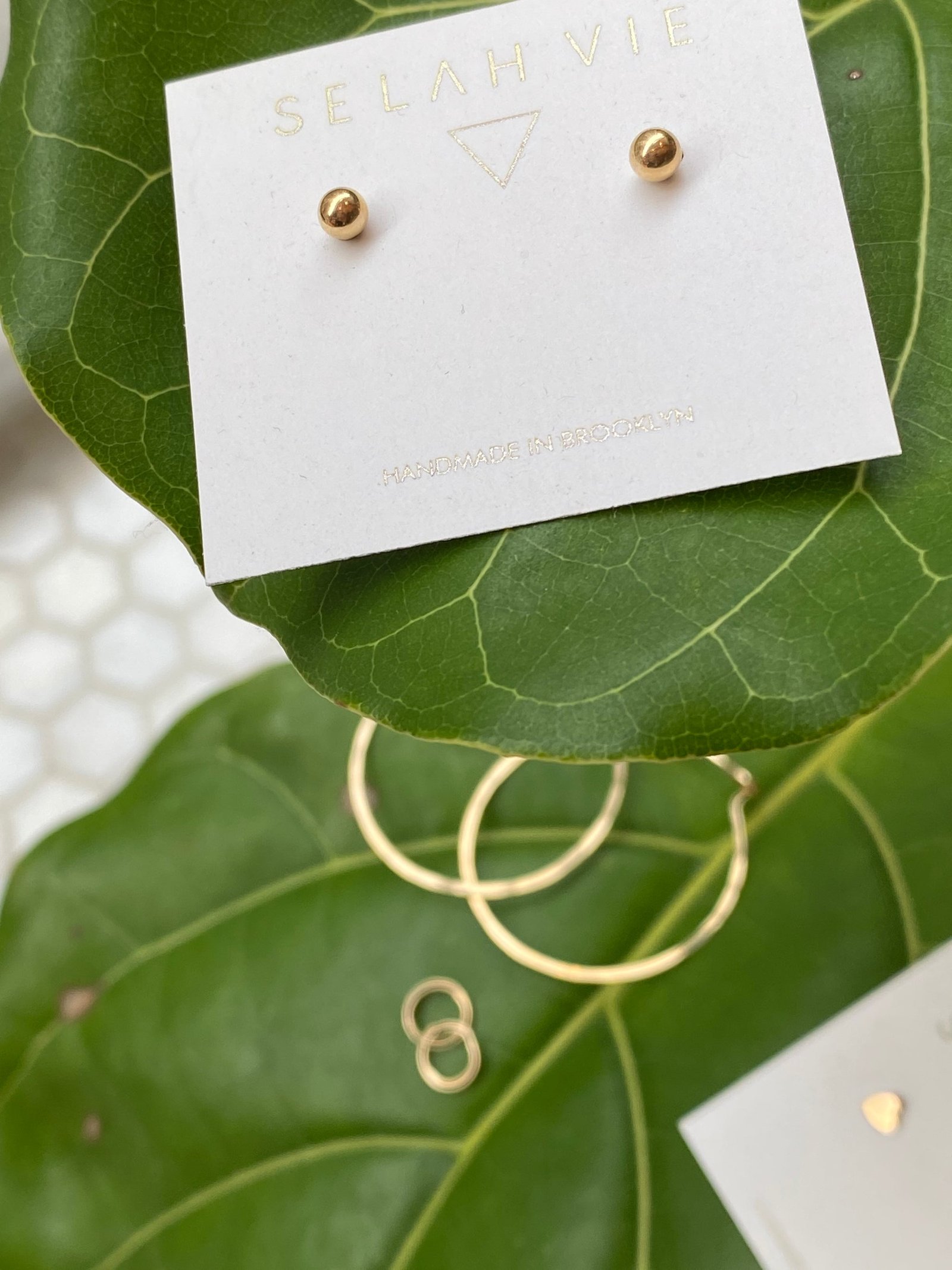 Open image in slideshow, Selah Vie Ball stud earrings
